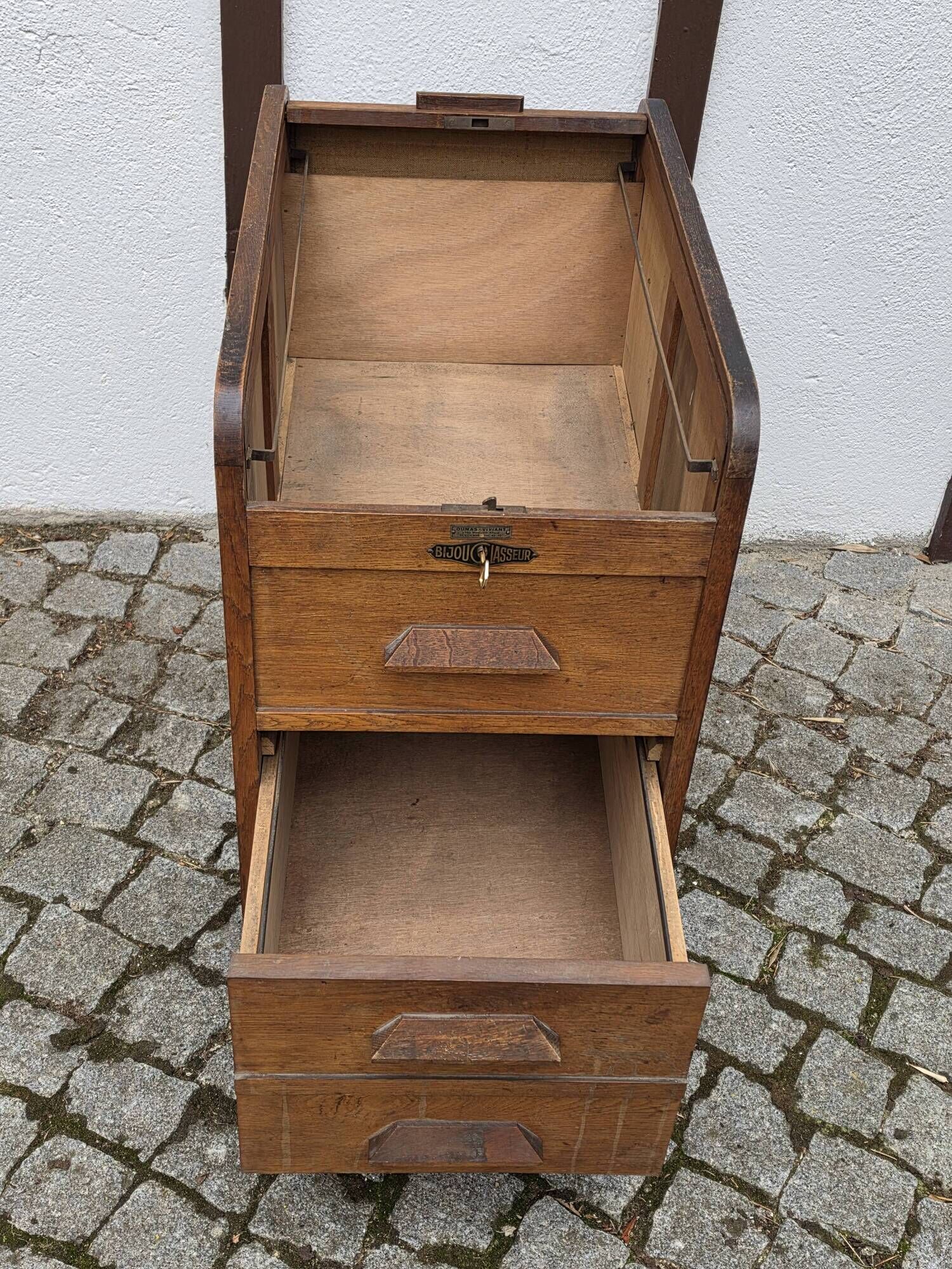 Vintage roll-top desk by the brand Bijou Classeur.