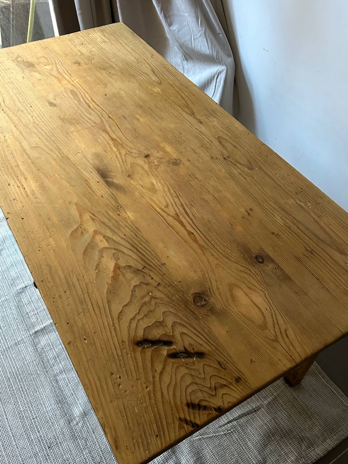 Farm table
