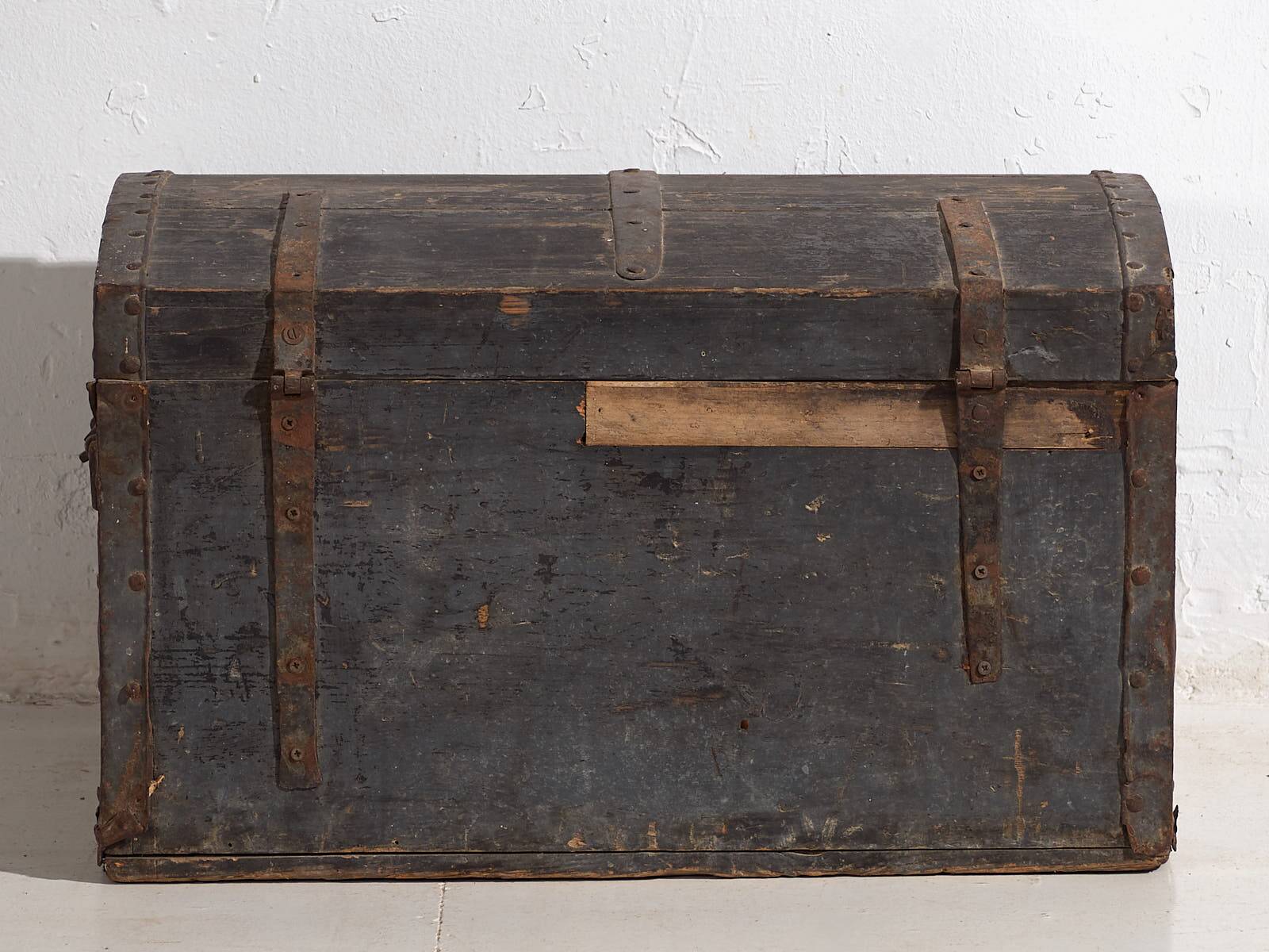Antique dark toned trunk (circa 1910) #65