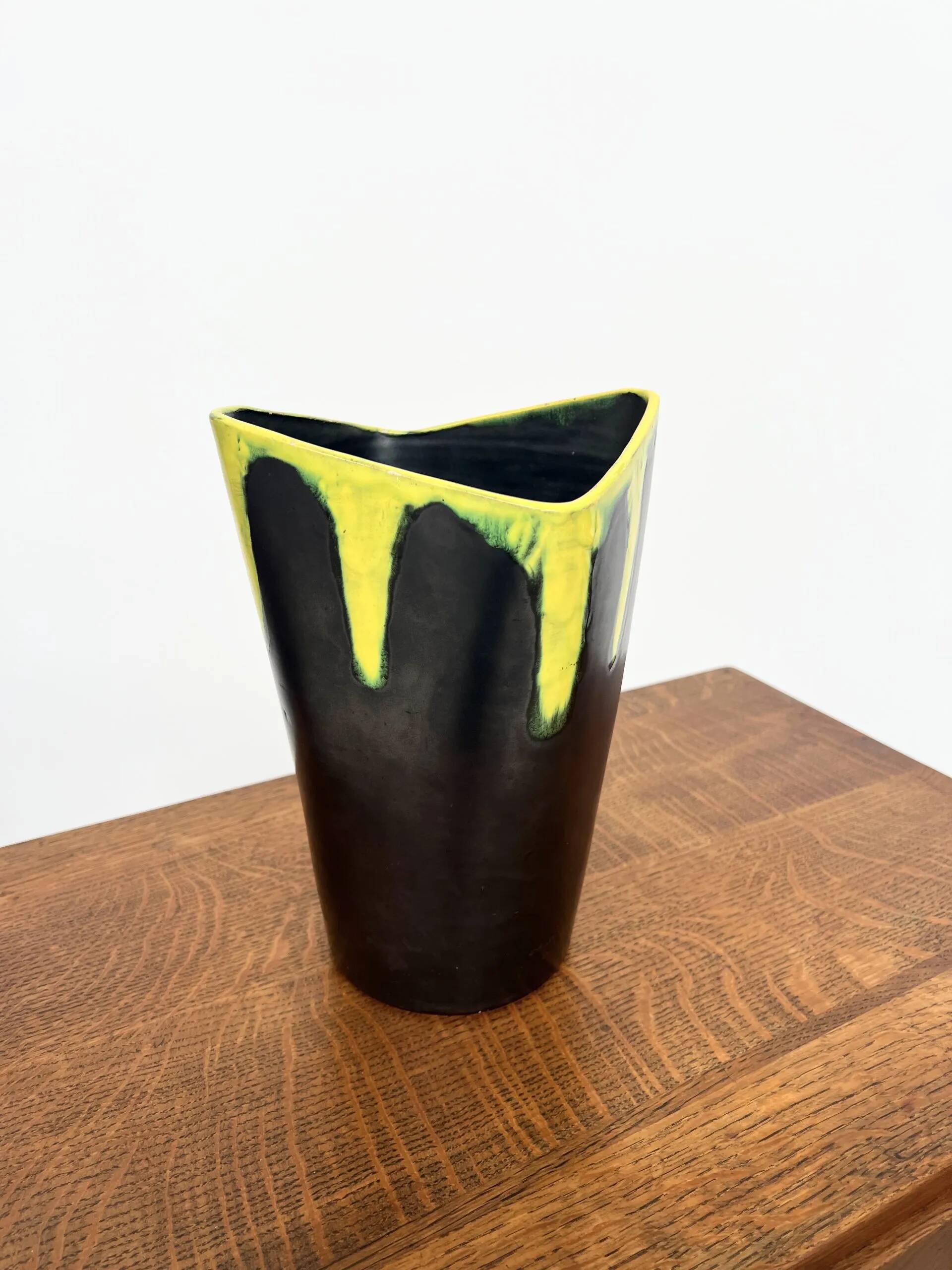 Vallauris Lunetta ceramic vase, model 5J2