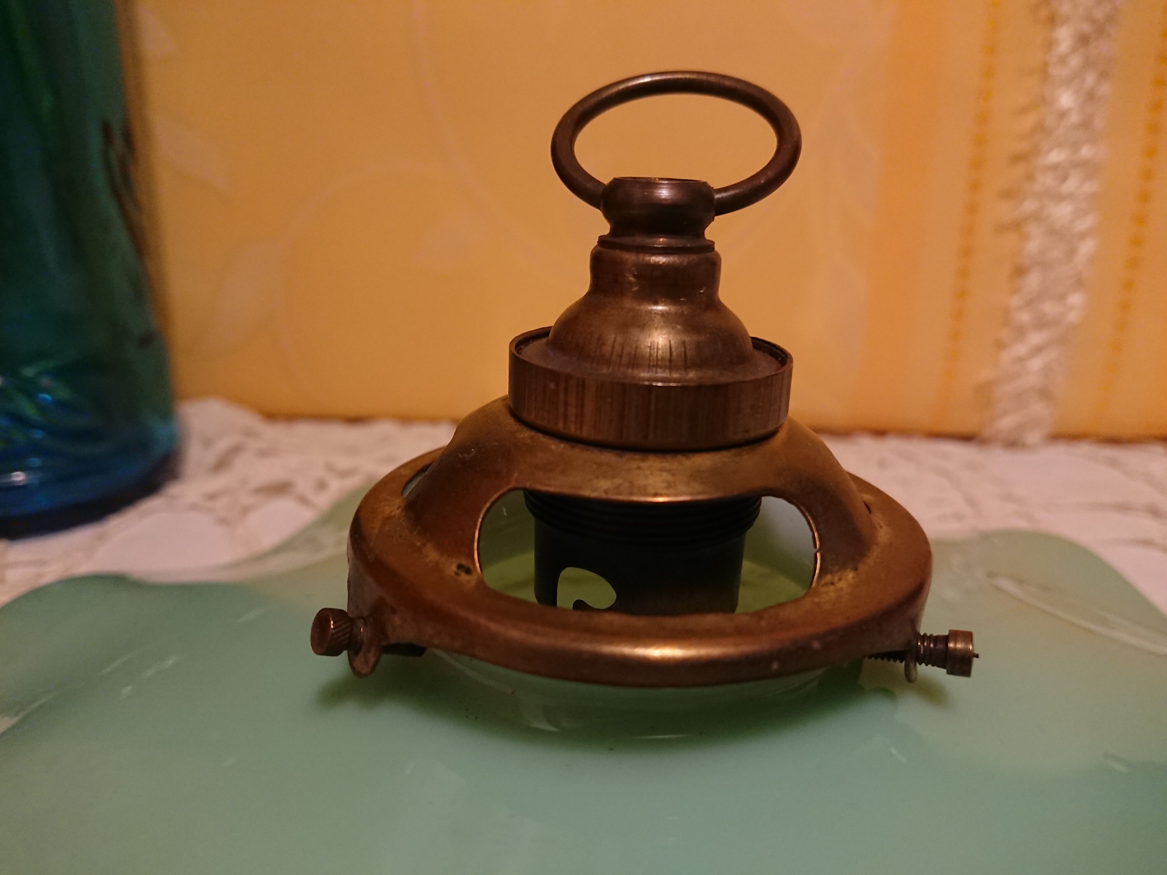 Suspension en verre france période 1940 coloris vert