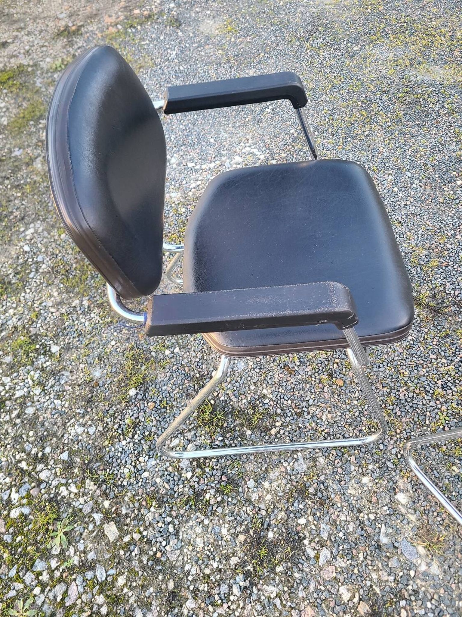 Pair of Unimob Lingua 97 armchairs