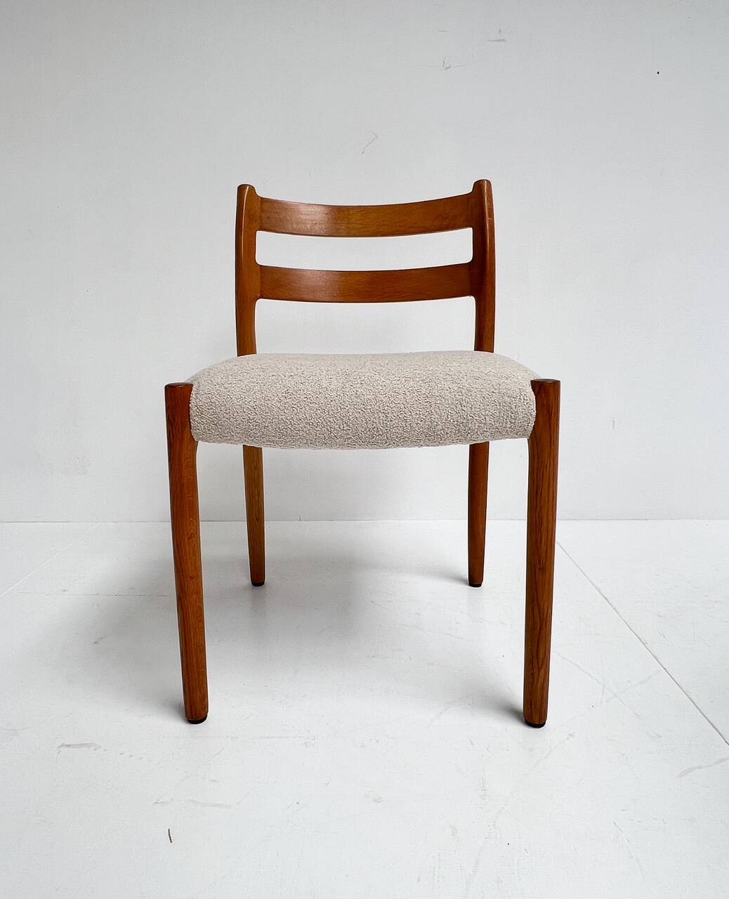 Set re upholstered Model 84 chairs by Niels Otto Møller, 1960s
