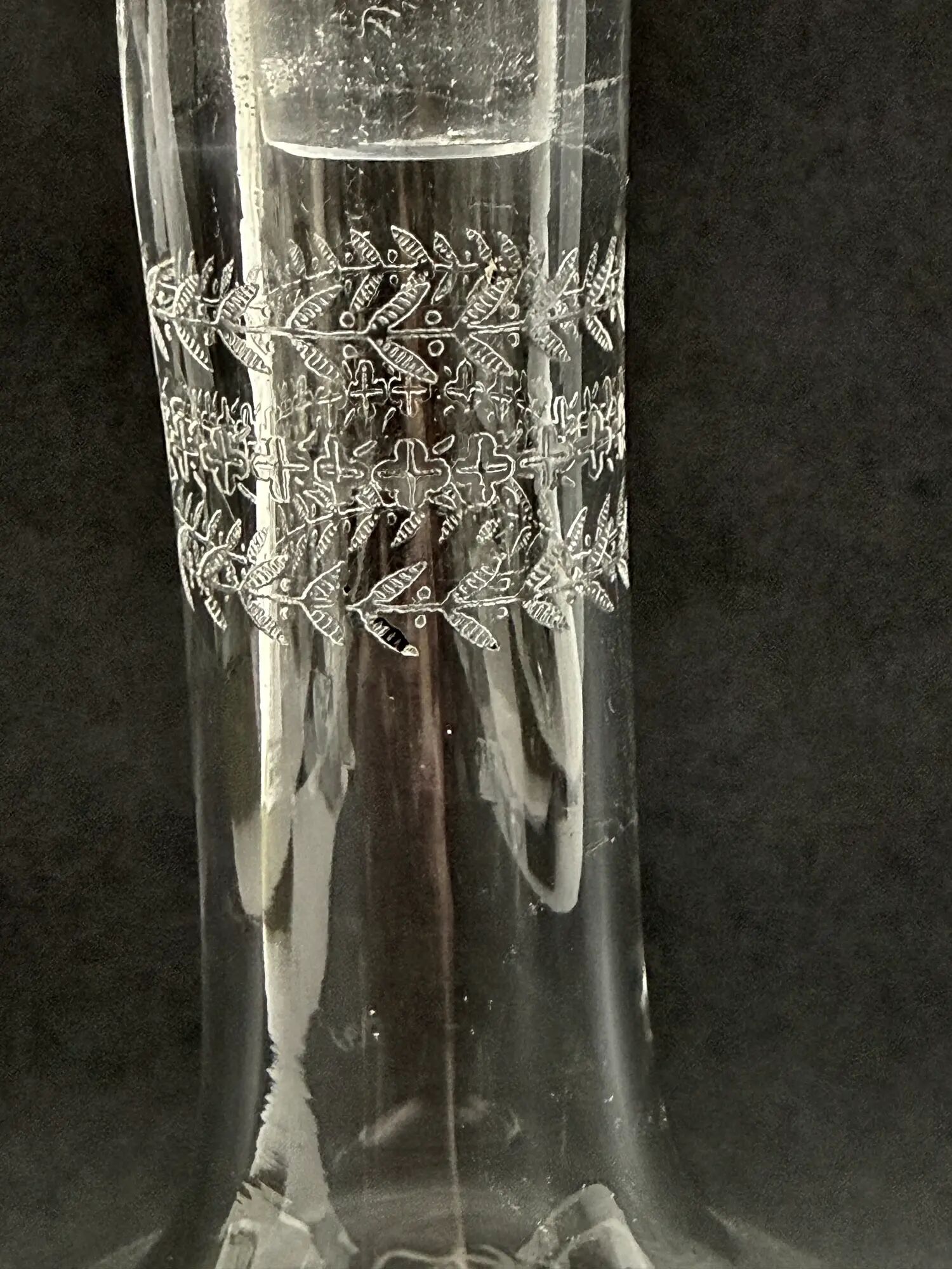 Engraved crystal carafe from the late 19th to early 20th century.