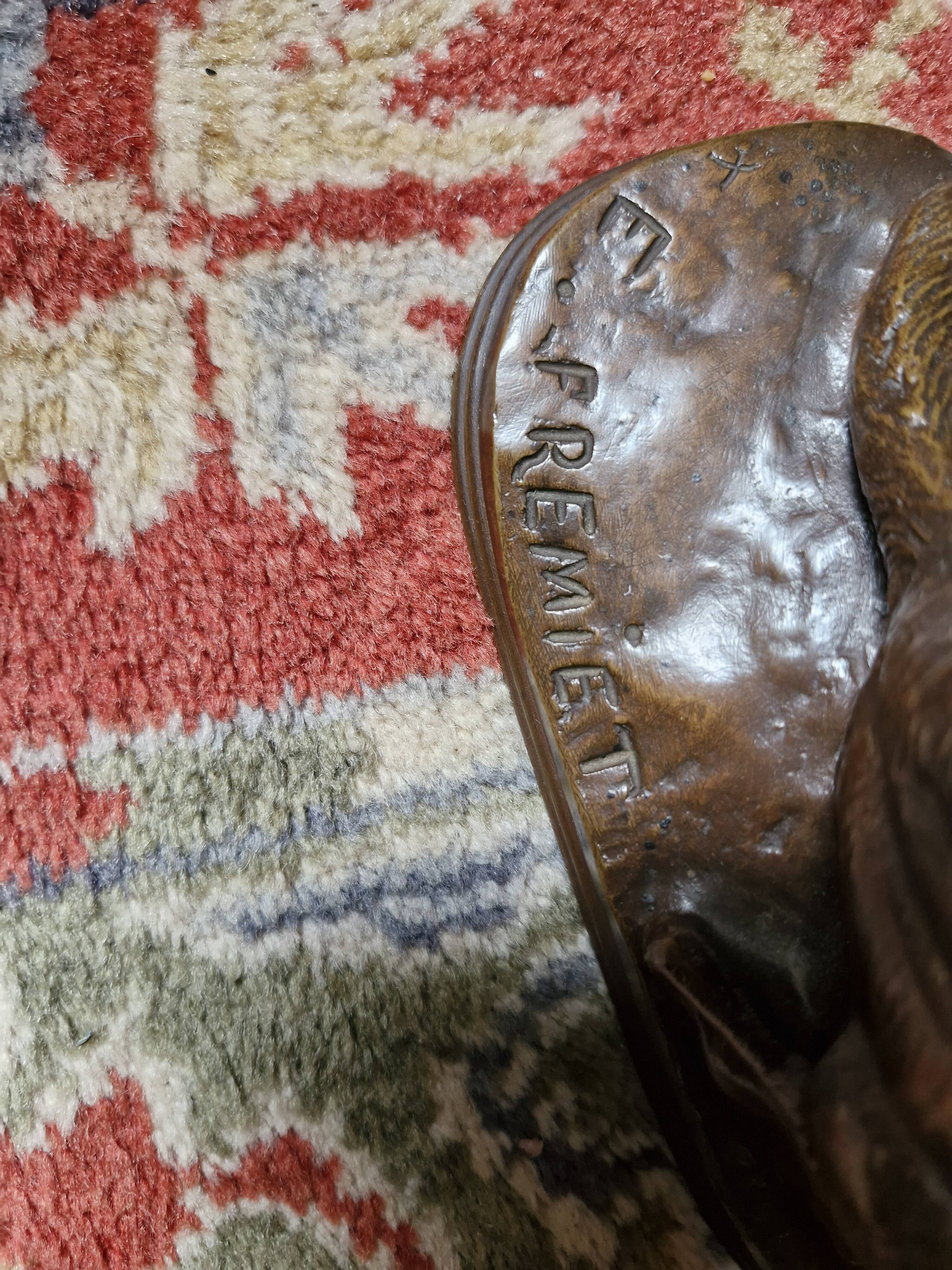 Bronze dog E. Fremiet
