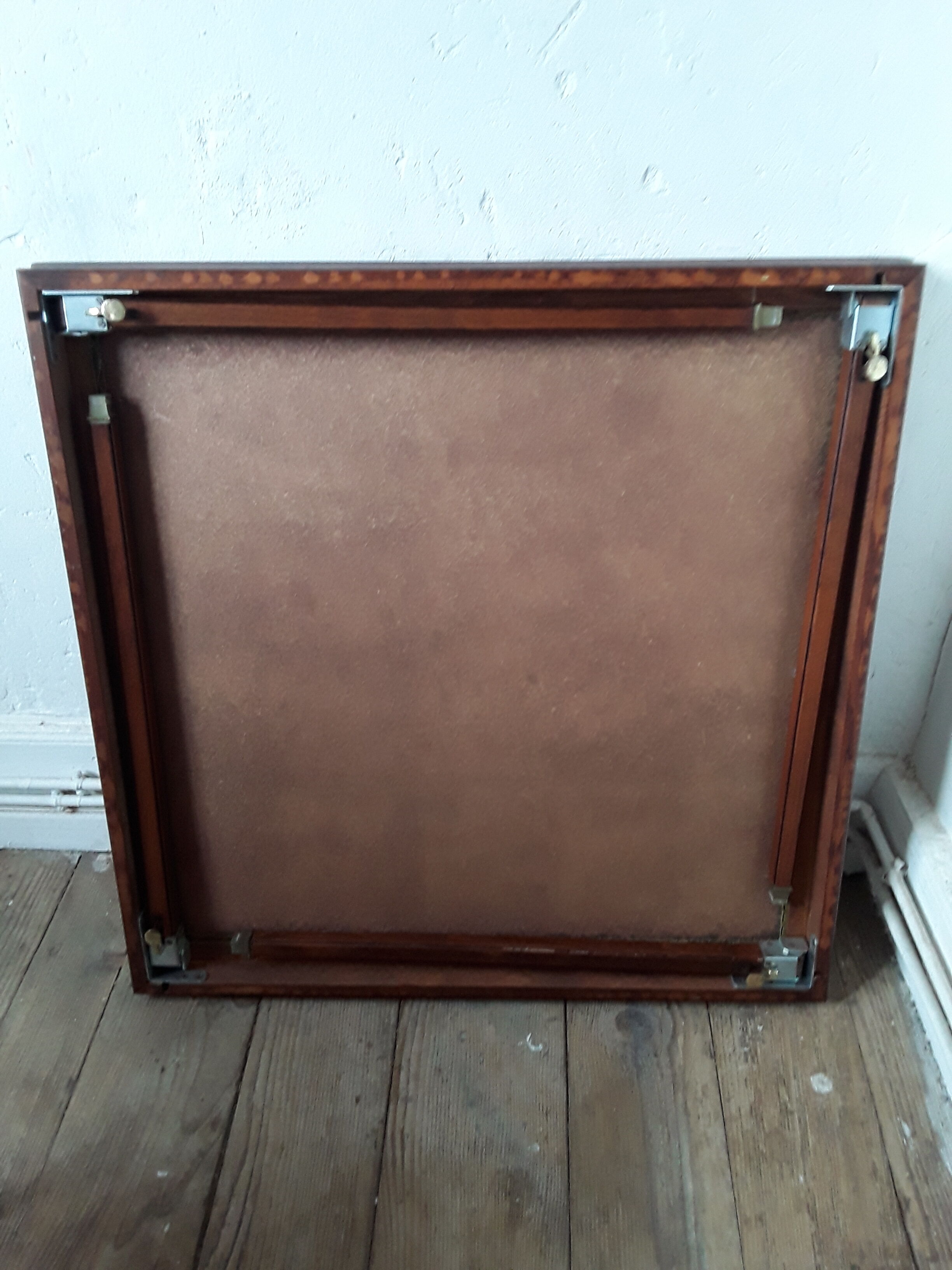 Empire style gaming table