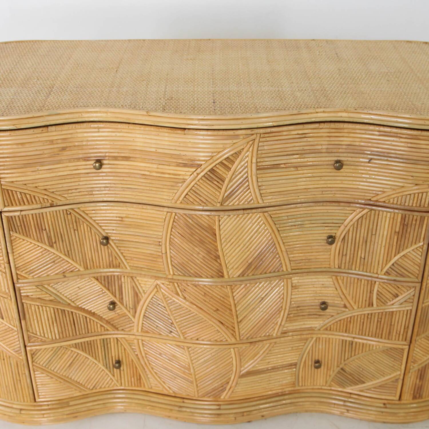 Commode « feuilles » en rotin