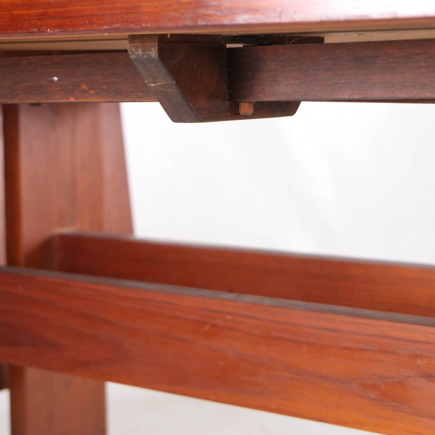 Extendable dining table in rosewood and ceramic