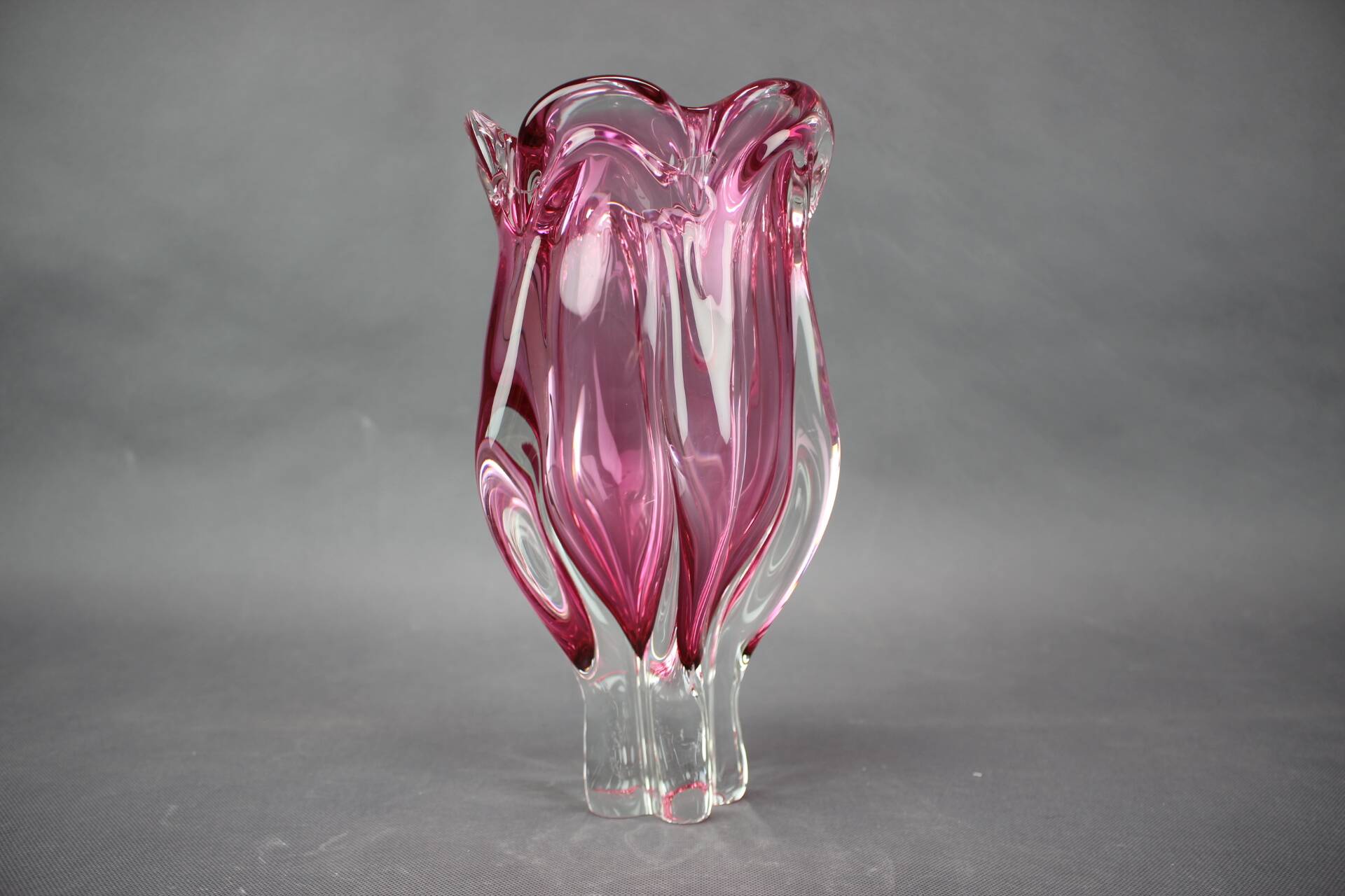 Mid-century pink art glass vase by Josef Hospodka, Czechoslovakia, 1960s.