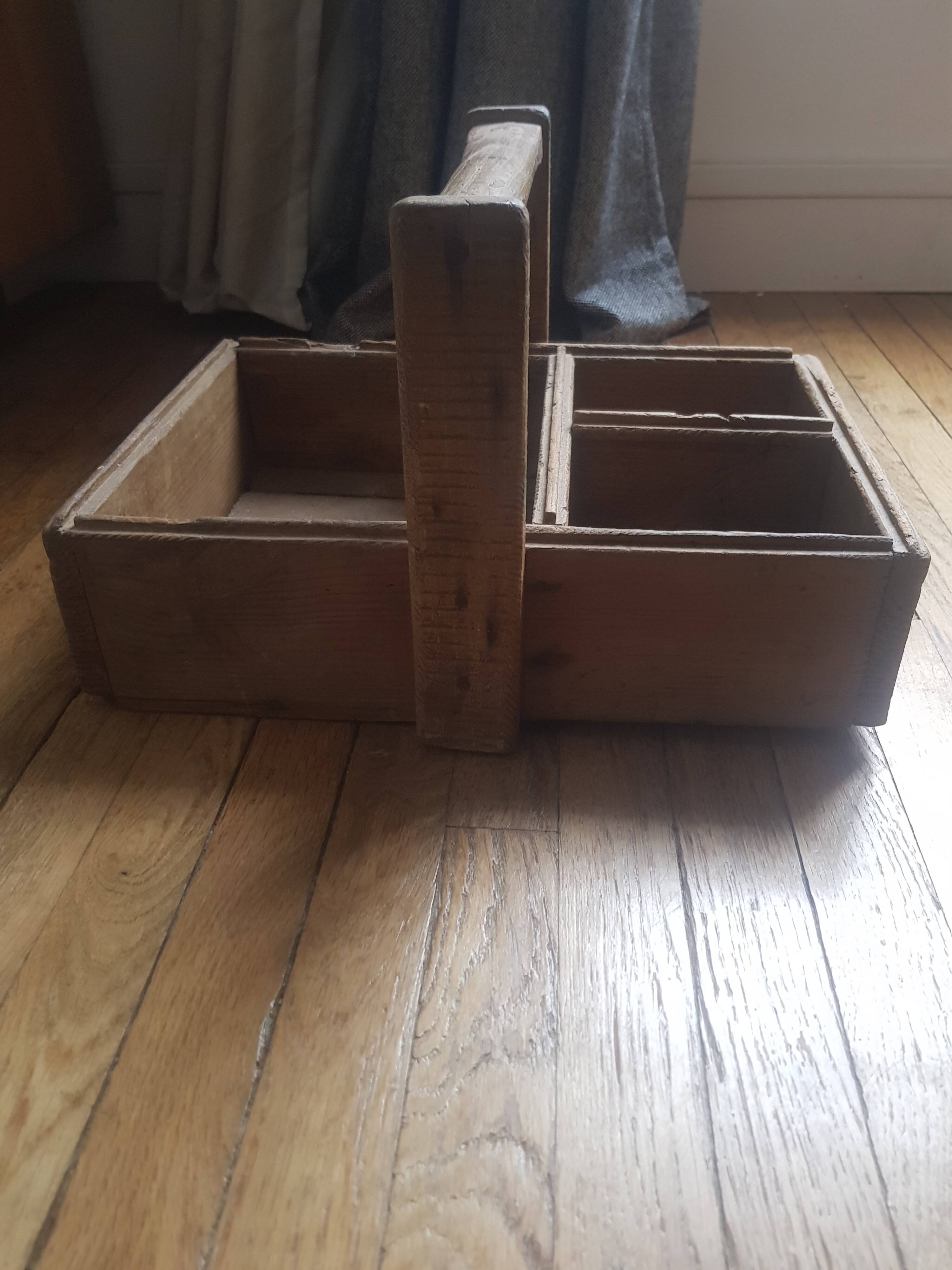 Wooden servant