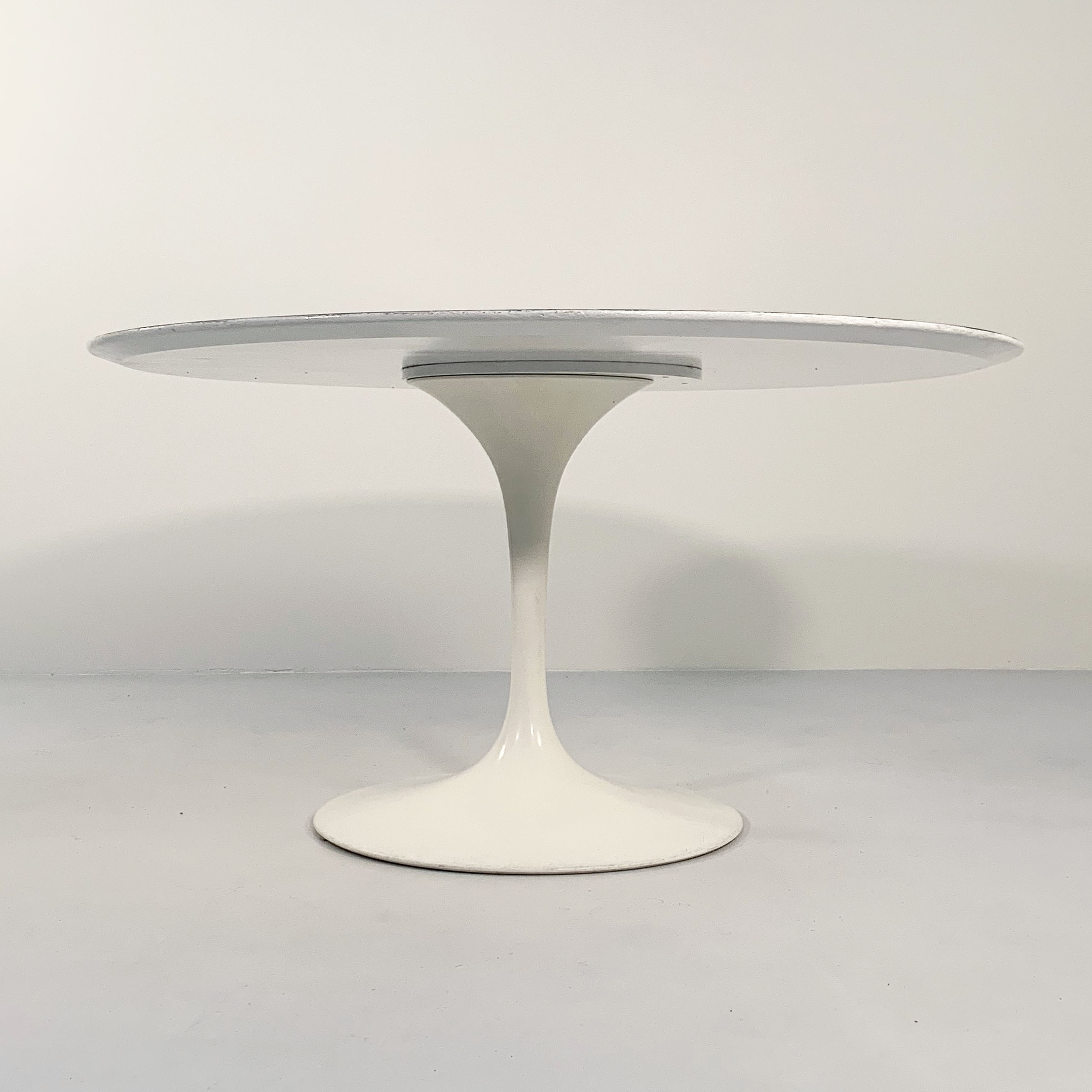 Laminated table Tulip 137 cm by Eero Saarinen edited by Knoll, 1970s