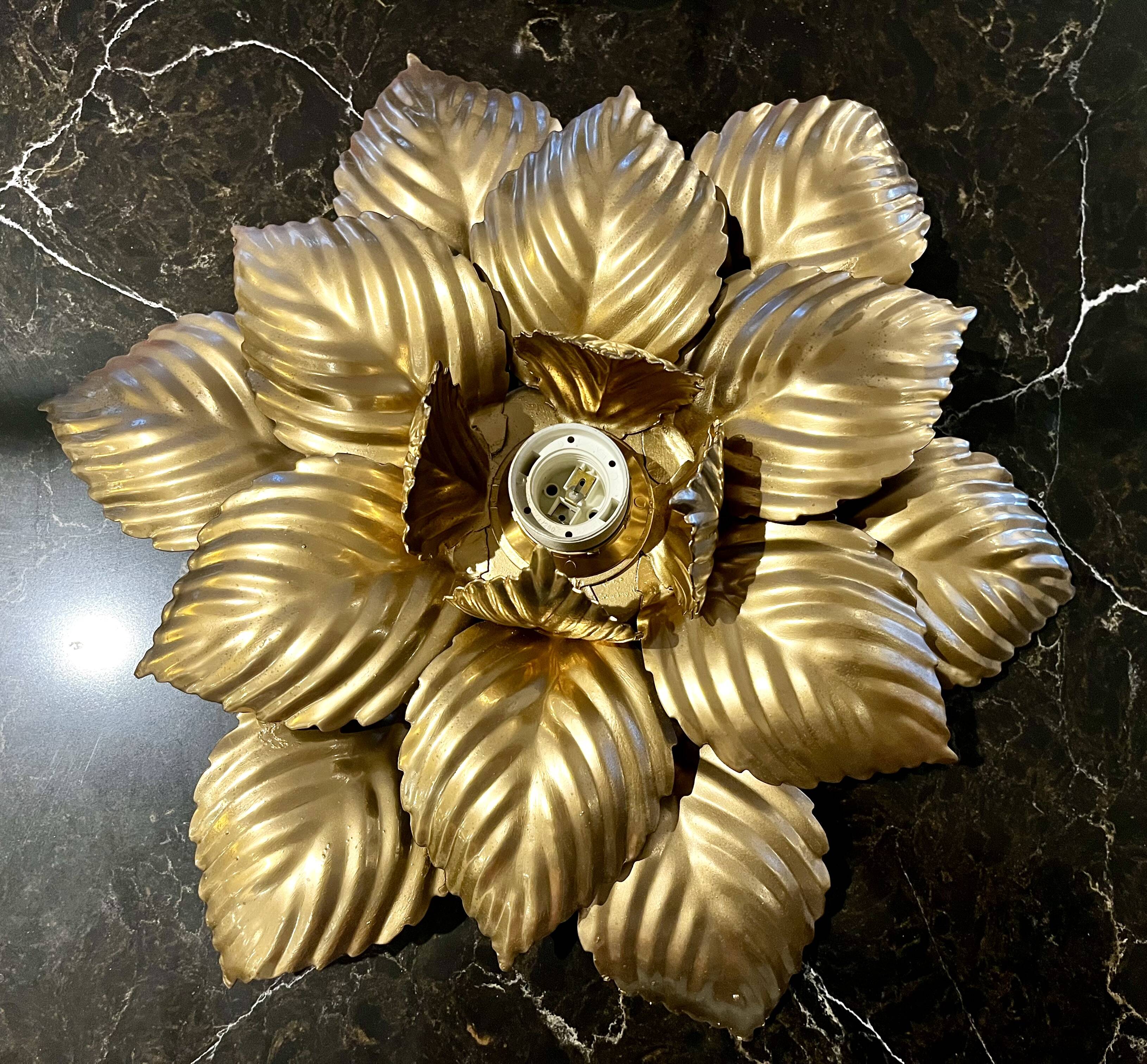 Golden flower wall lamp