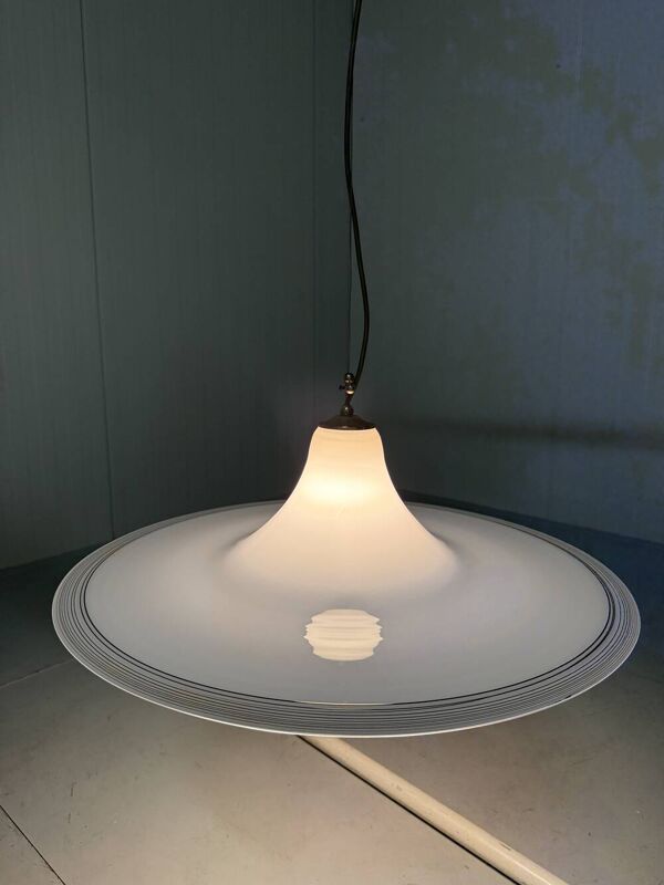 Grand lampadaire en verre blanc suspendu par Vistosi, Italie