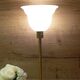 Duo lampes de chevet rétro chic métal doré, globes blancs drappés