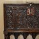 Cabinet espagnol sculpté 18ème siècle avec rangement caché