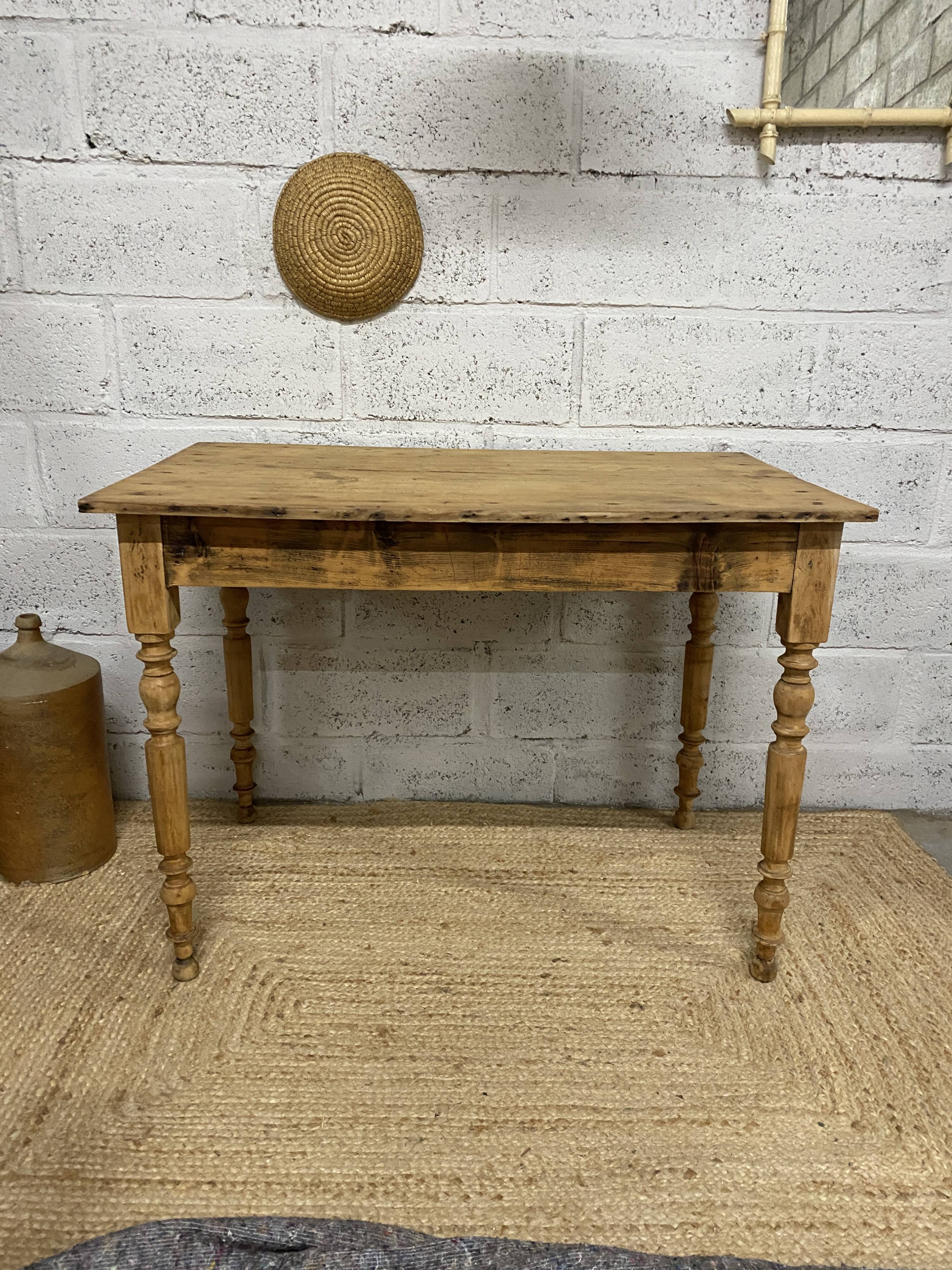 Farmhouse table with turned legs
