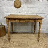 Farmhouse table with turned legs