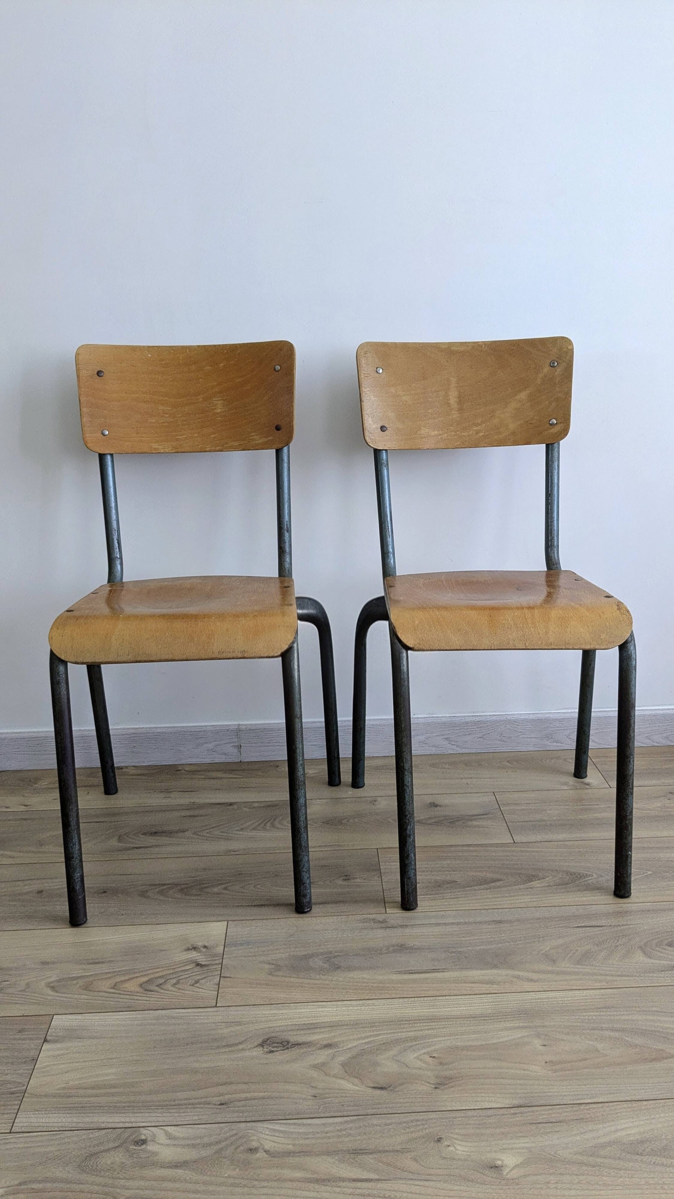 Paire de chaises d’école vintage années 50 esprit Jacques Hitier