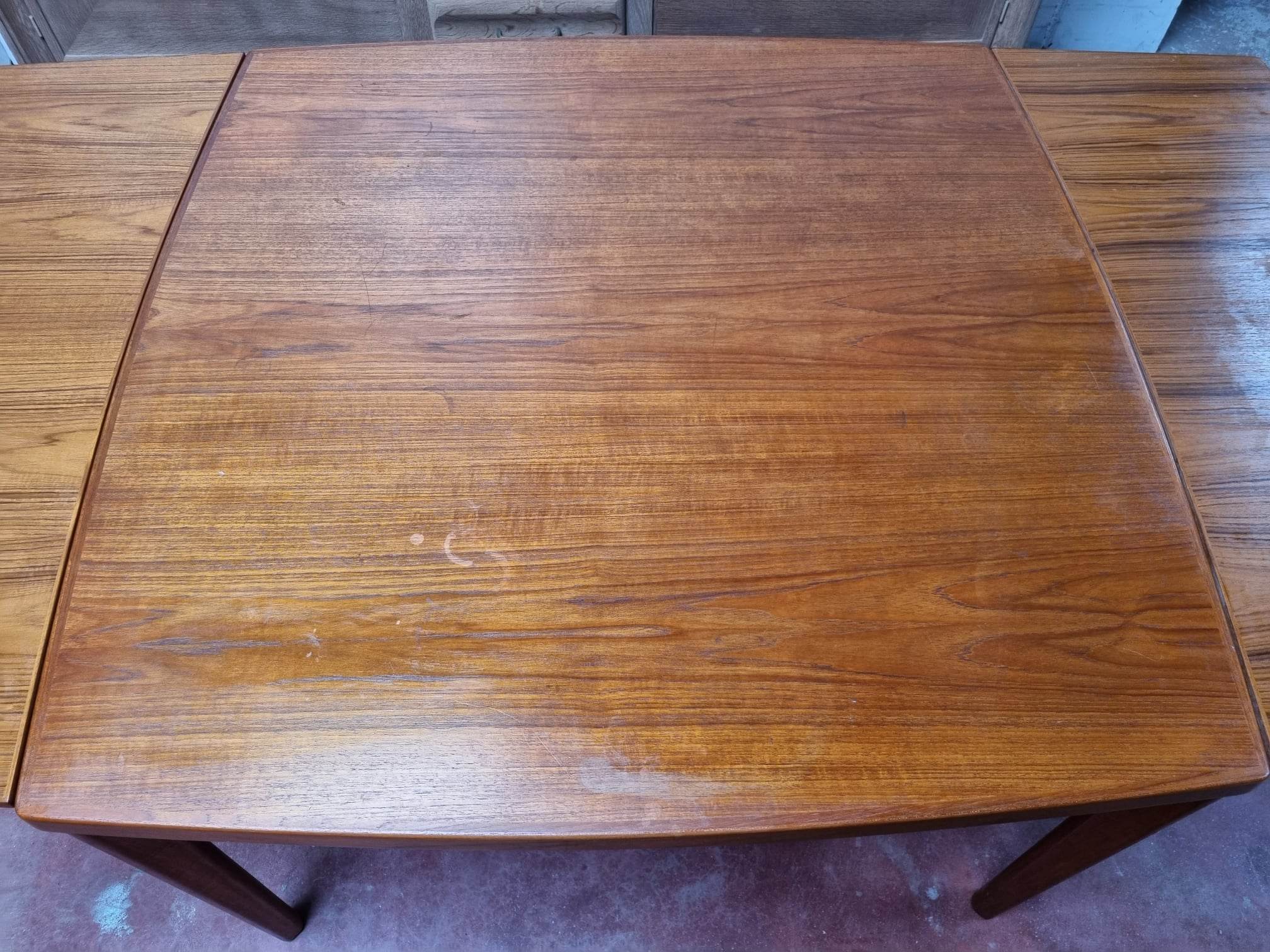 Scandinavian square extension table