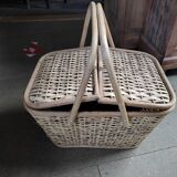 Basket wicker picnic camping hiking plate covered