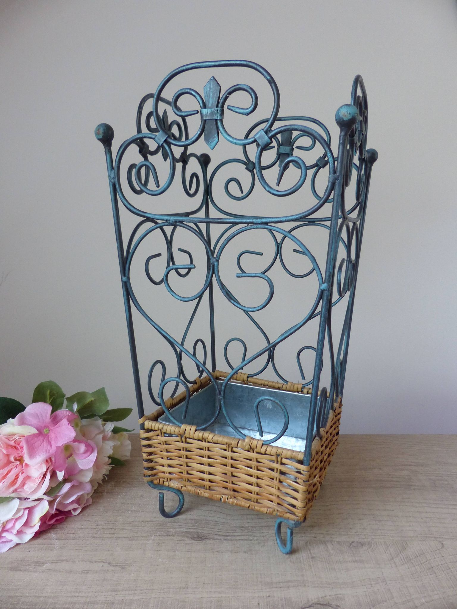 Shabby chic French umbrella stand in metal and woven wicker – storage