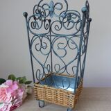 Porte-parapluies français shabby chic en métal et osier tressé – rangement