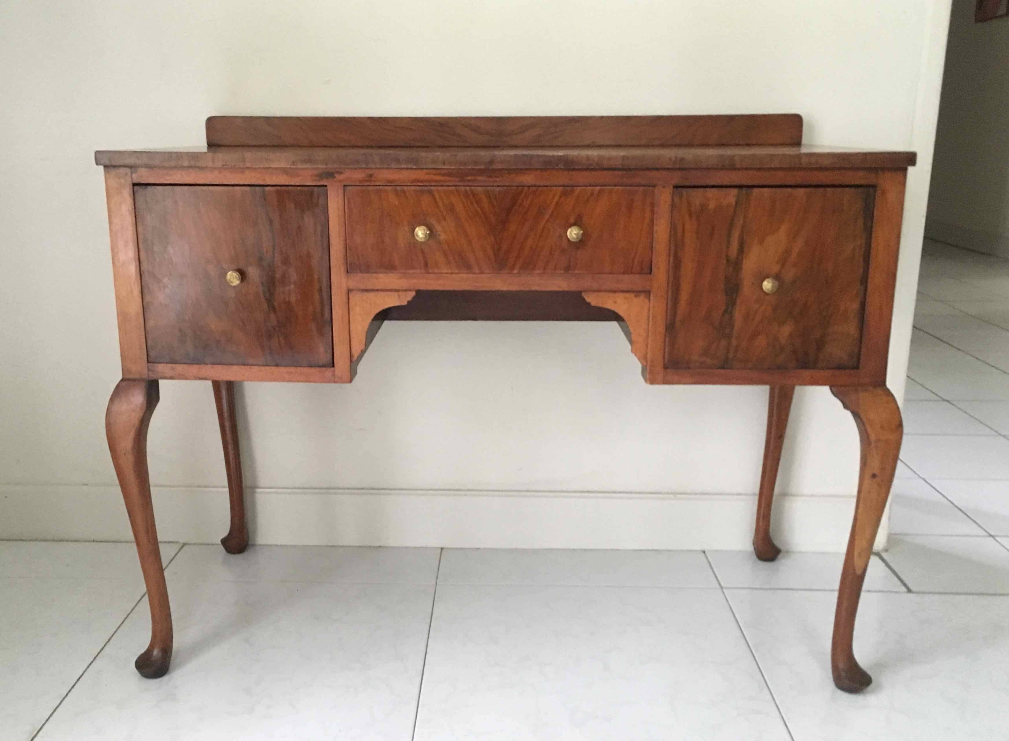 Bureau 1950 pieds galbés