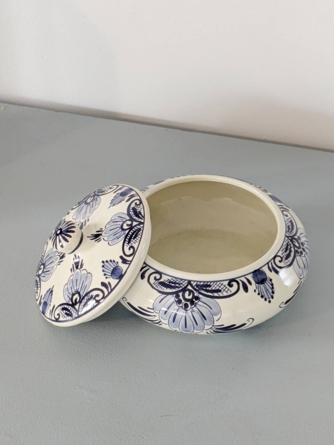 Vintage '50 Delft box.