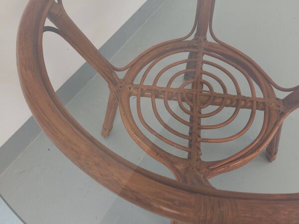 Table basse ronde vintage en verre fumé et rotin des années 70