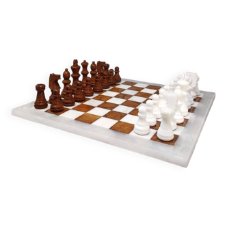 Jeu d’échecs marron et blanc des années 1970 en albâtre de volterra fait à la main en italie