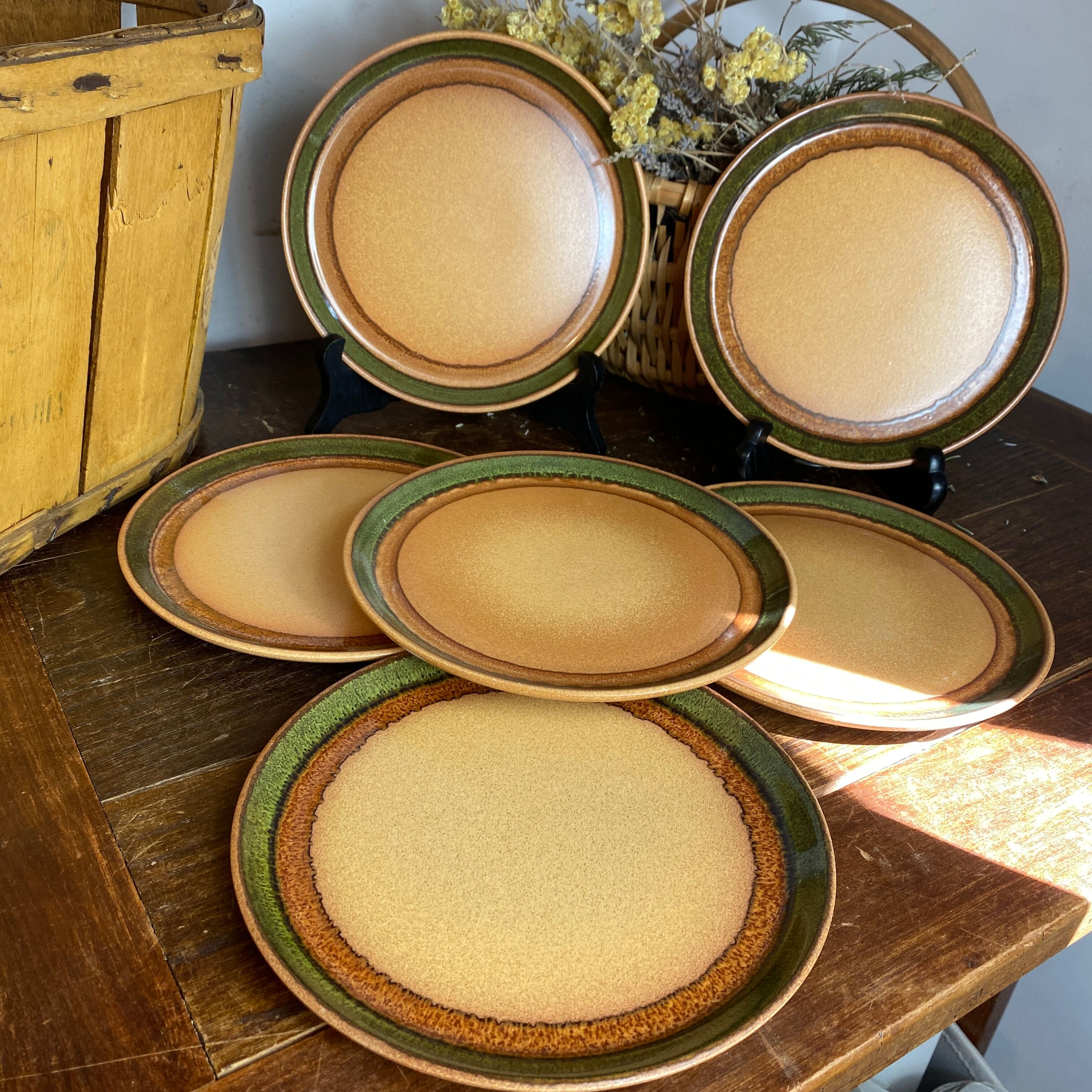 Stoneware dessert plates