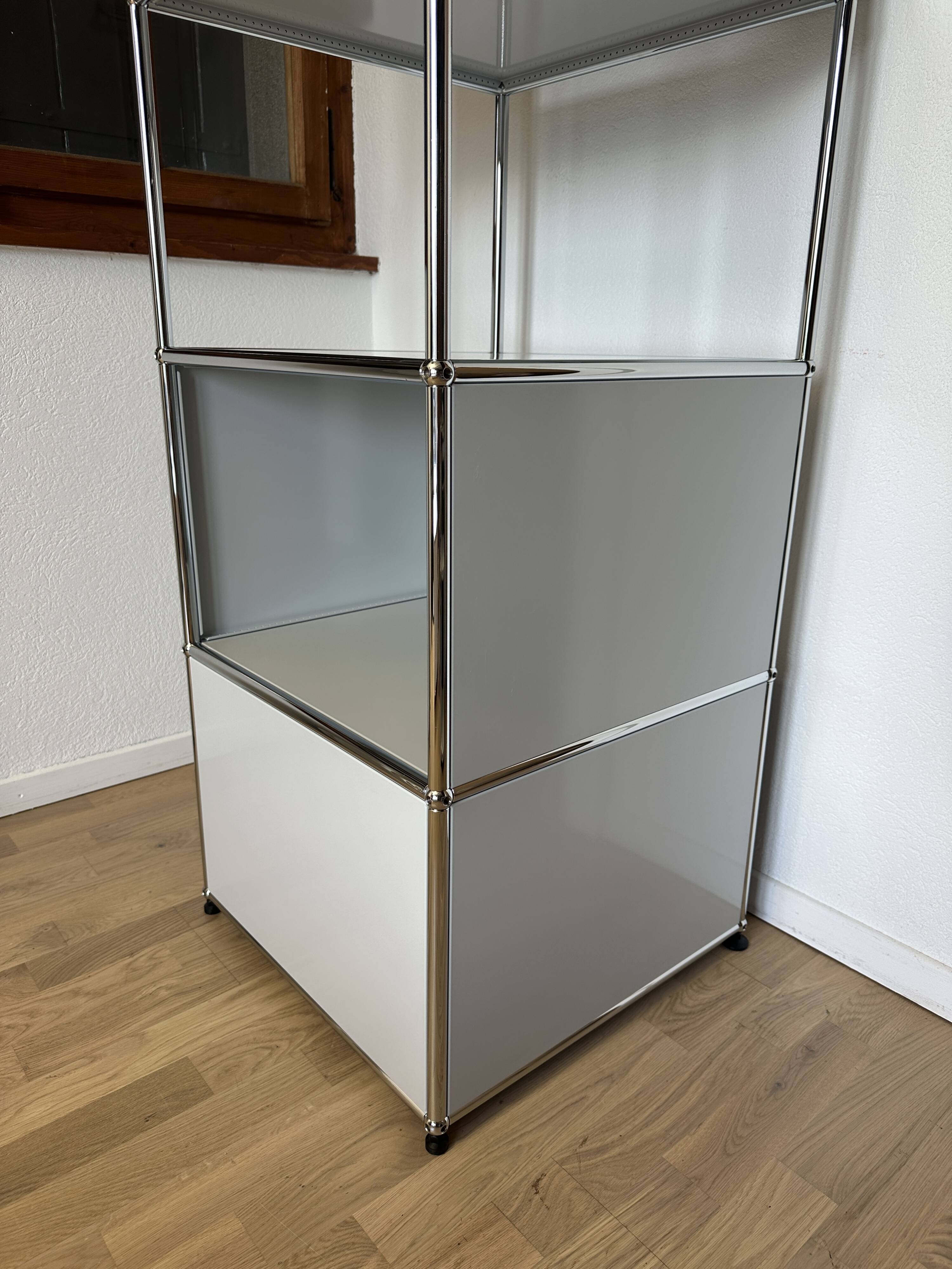 USM Haller shelf in light grey