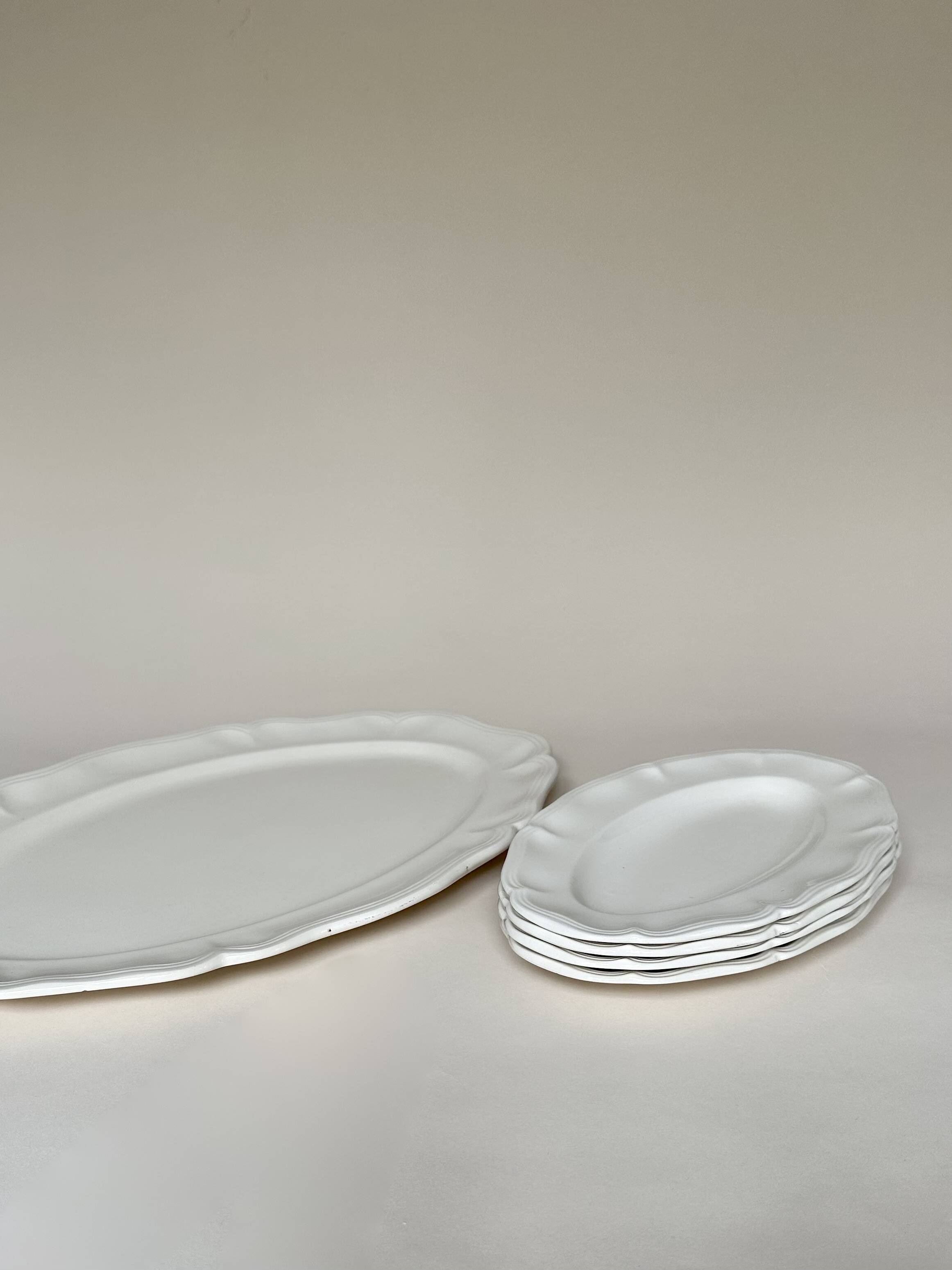 Shaped plates and dishes in Sarreguemines earthenware.