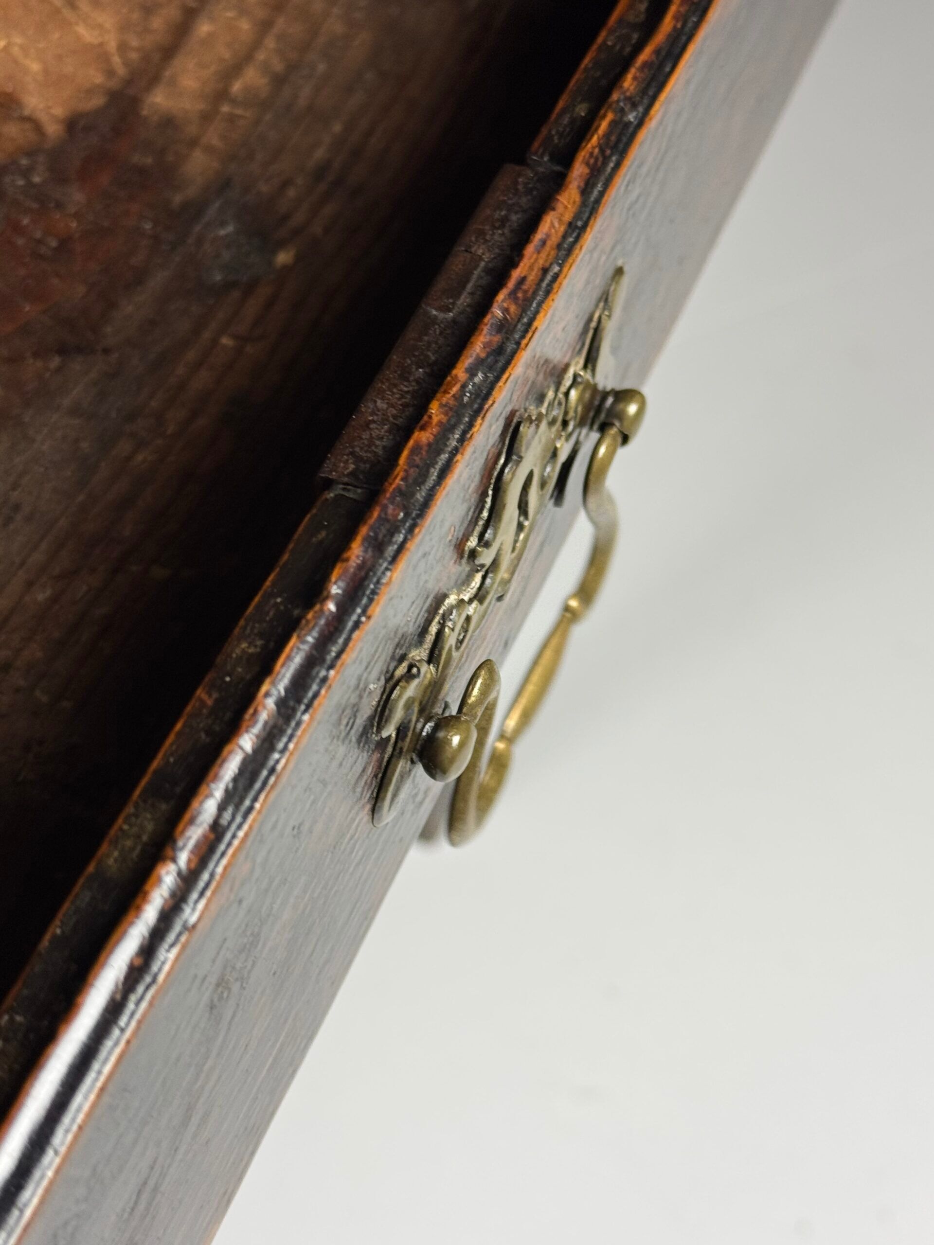 Table anglaise du XVIIe siècle