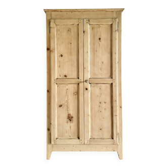 Armoire parisienne
