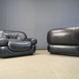 Set of black leather lounge chairs by Sapporo for Mobil Girgi, 1970s