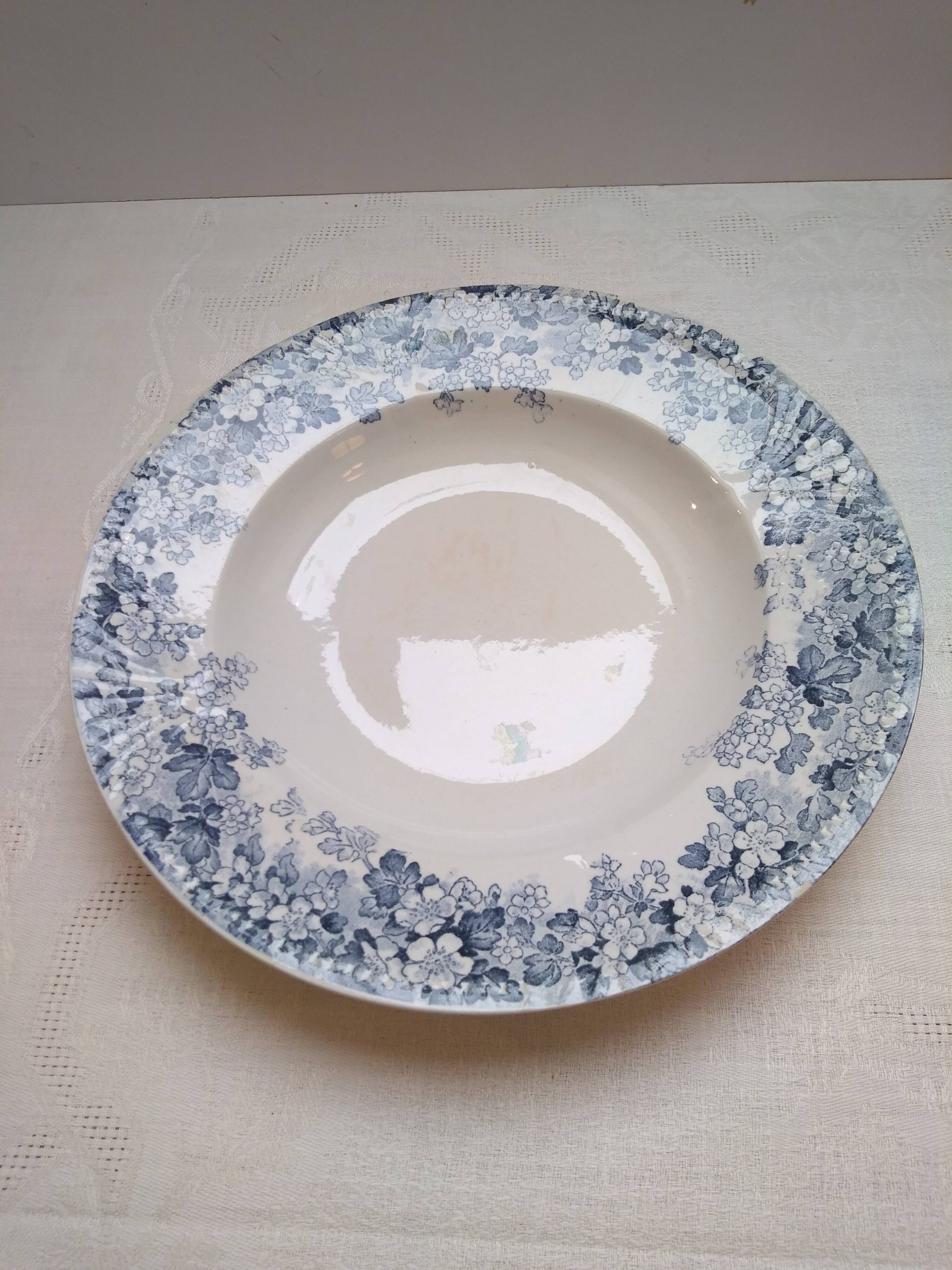 7 hollow plates old blue décor