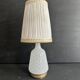 Lampe Napoléon III en opaline blanche aux étoiles dorées