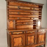 Vaisselier Louis XV en chêne et loupe de frêne