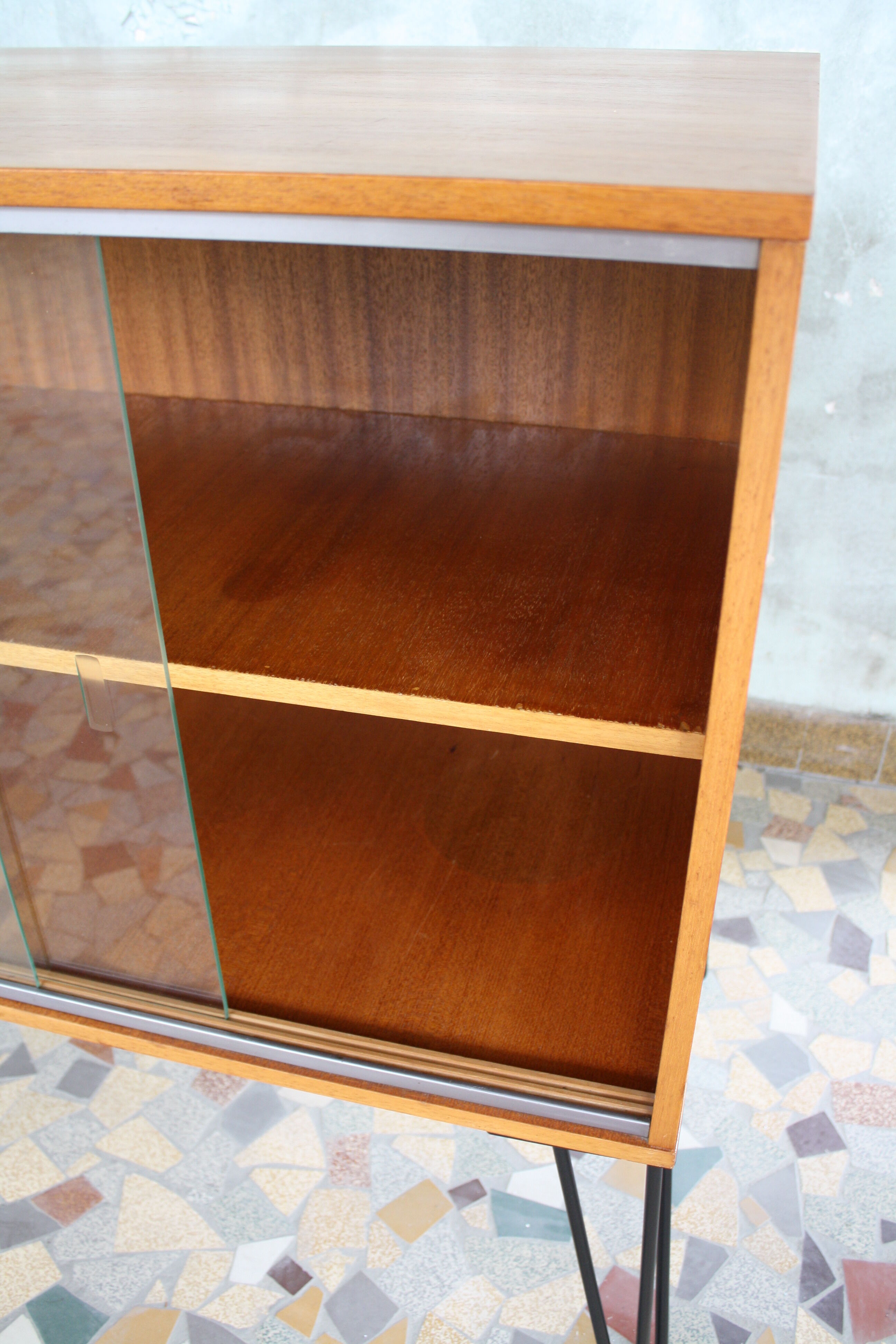 Showcase storage teak vintage 1960 with hairpin legs