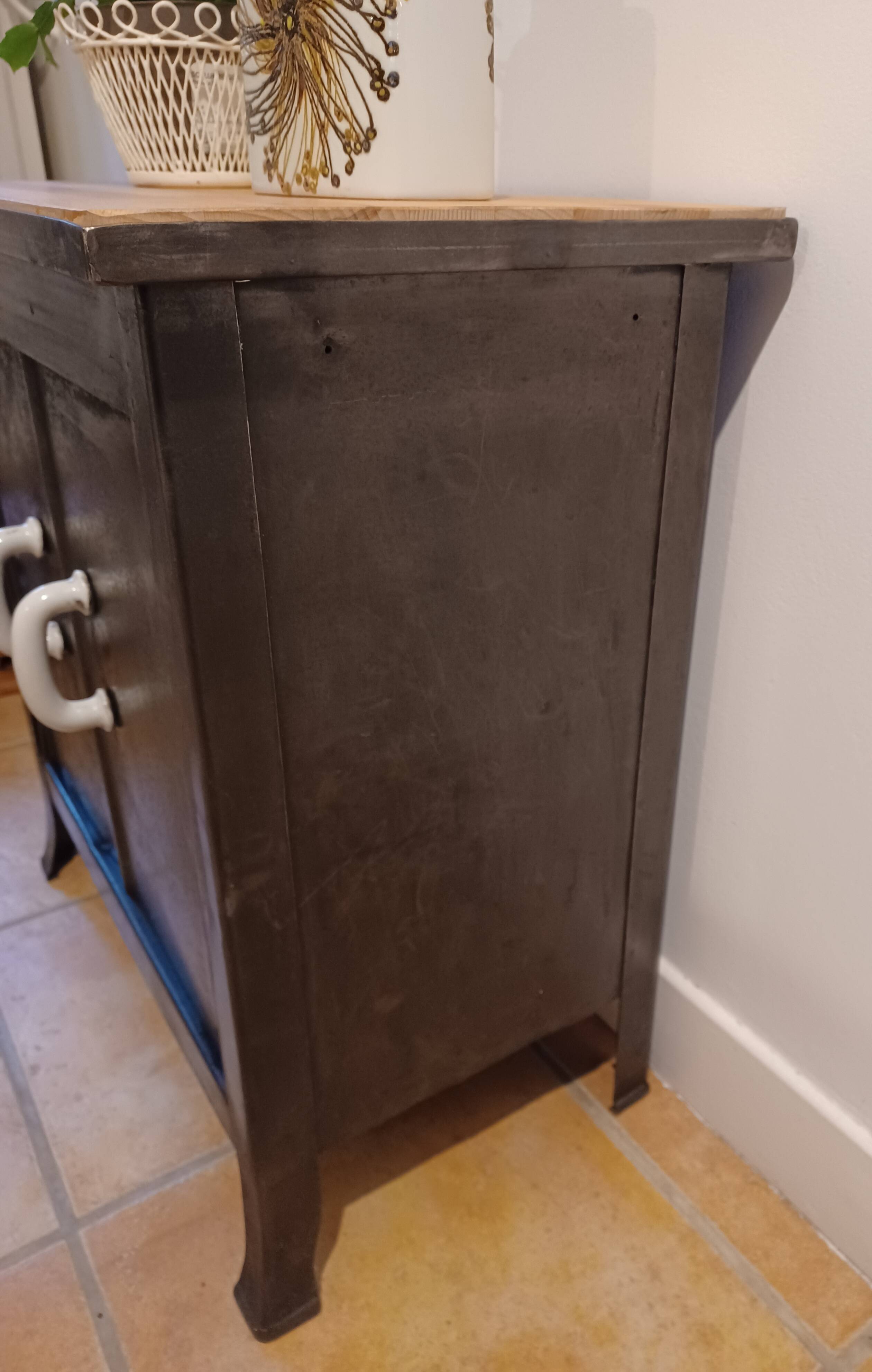 Petit meuble  metal 1950