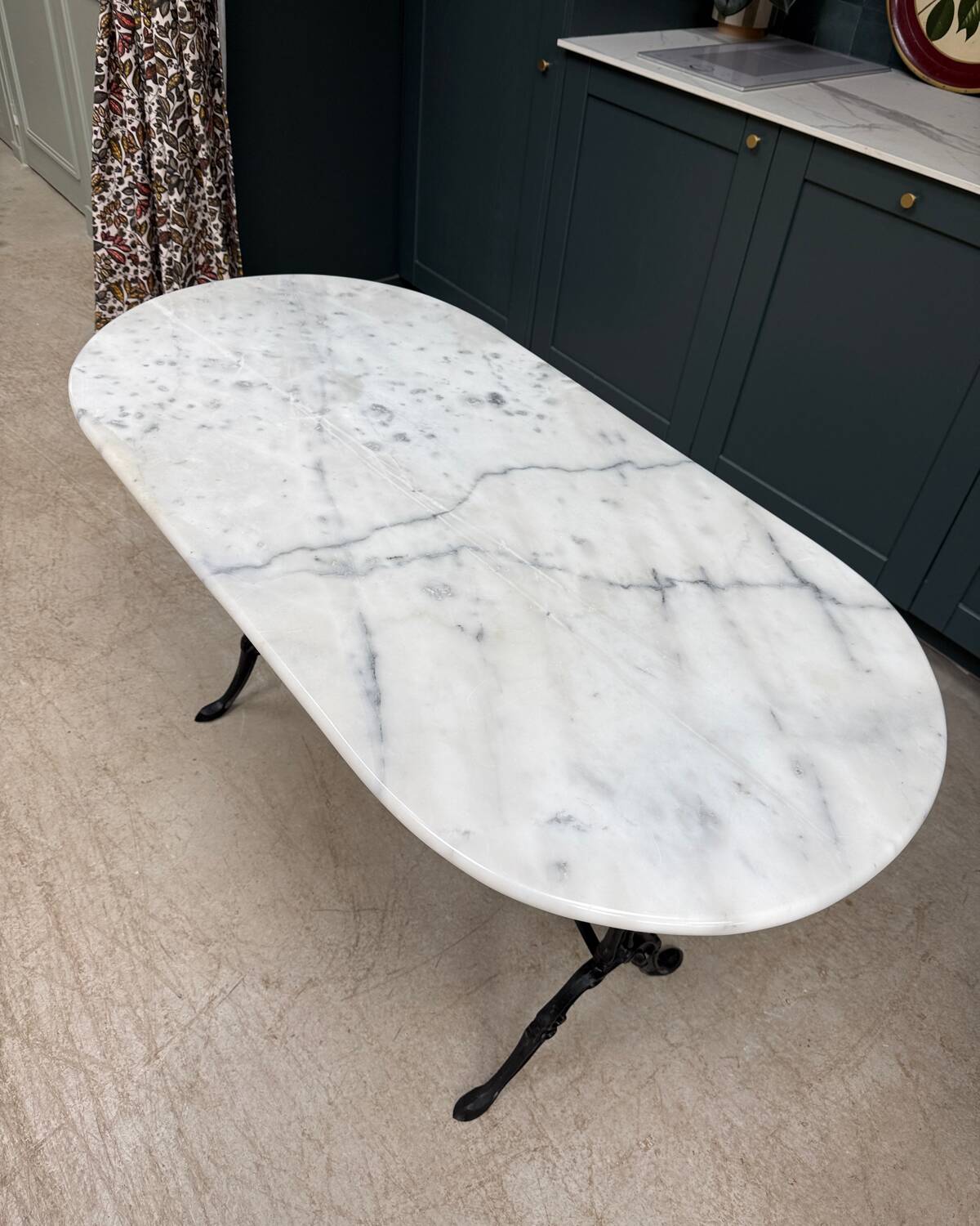 Bistro table in cast iron and marble