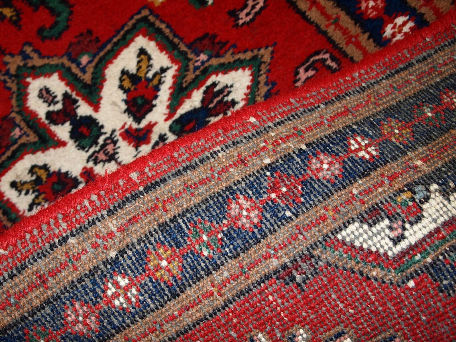 Tapis Vintage Hamadan en Laine, Années 1970, Élégance Florale du Moyen-Orie