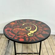 Table basse ronde vintage en céramique graphique rouge et jaune 1960