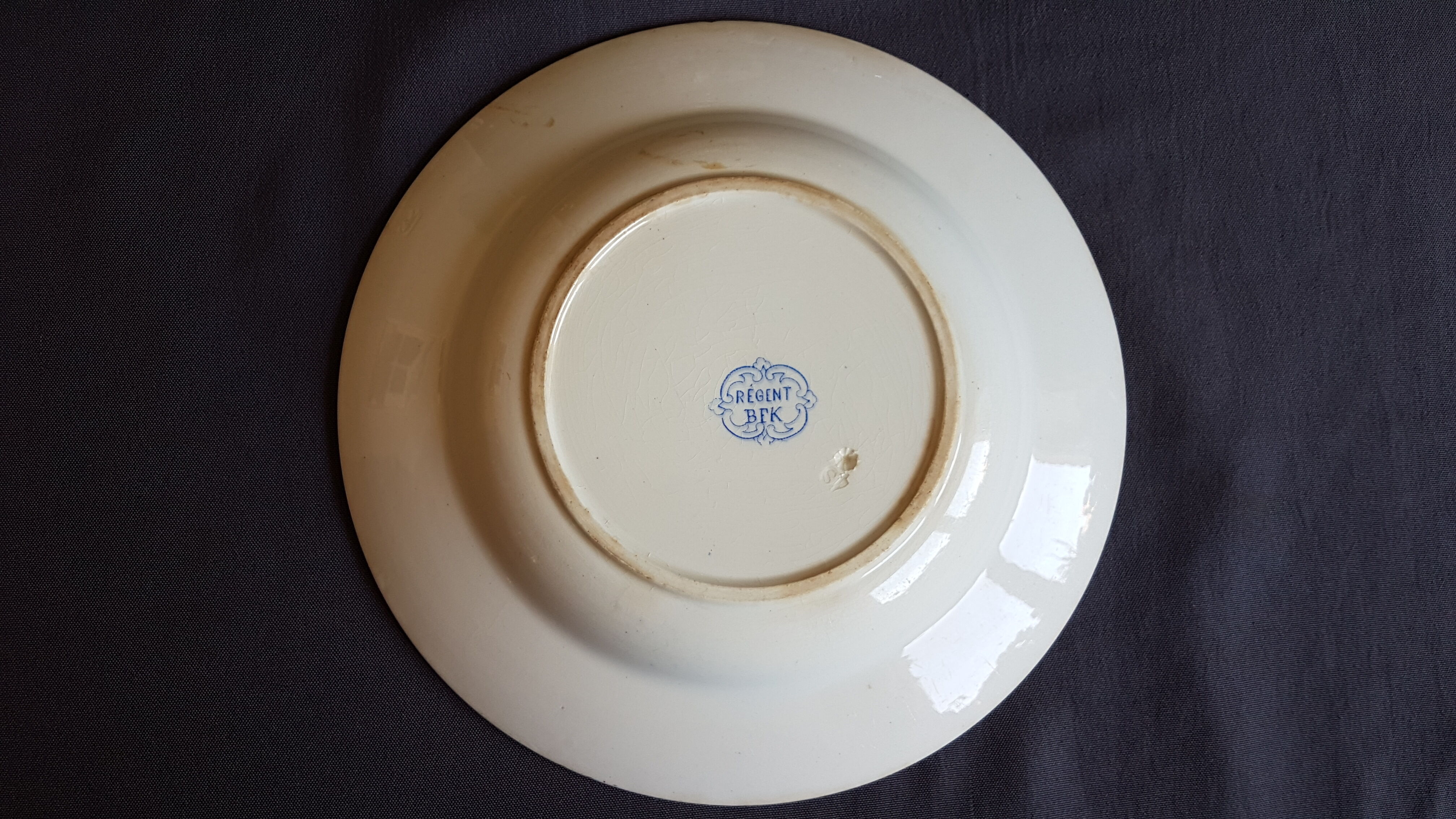 Hollow plate in earthenware decorated with flowers