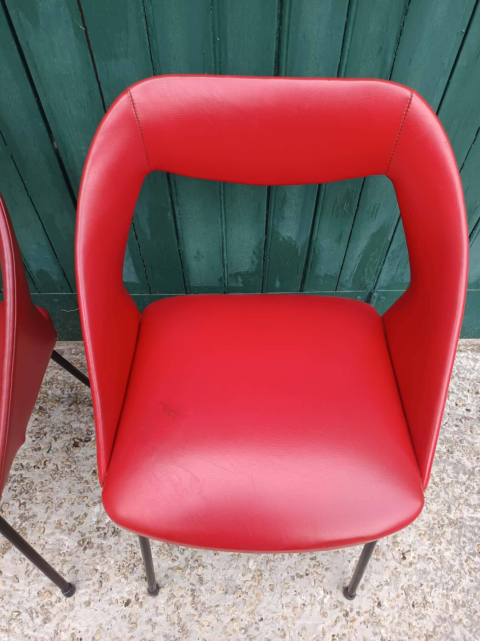 Paire de fauteuils Skaï rouge 1970