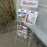 Newspaper and magazine display
