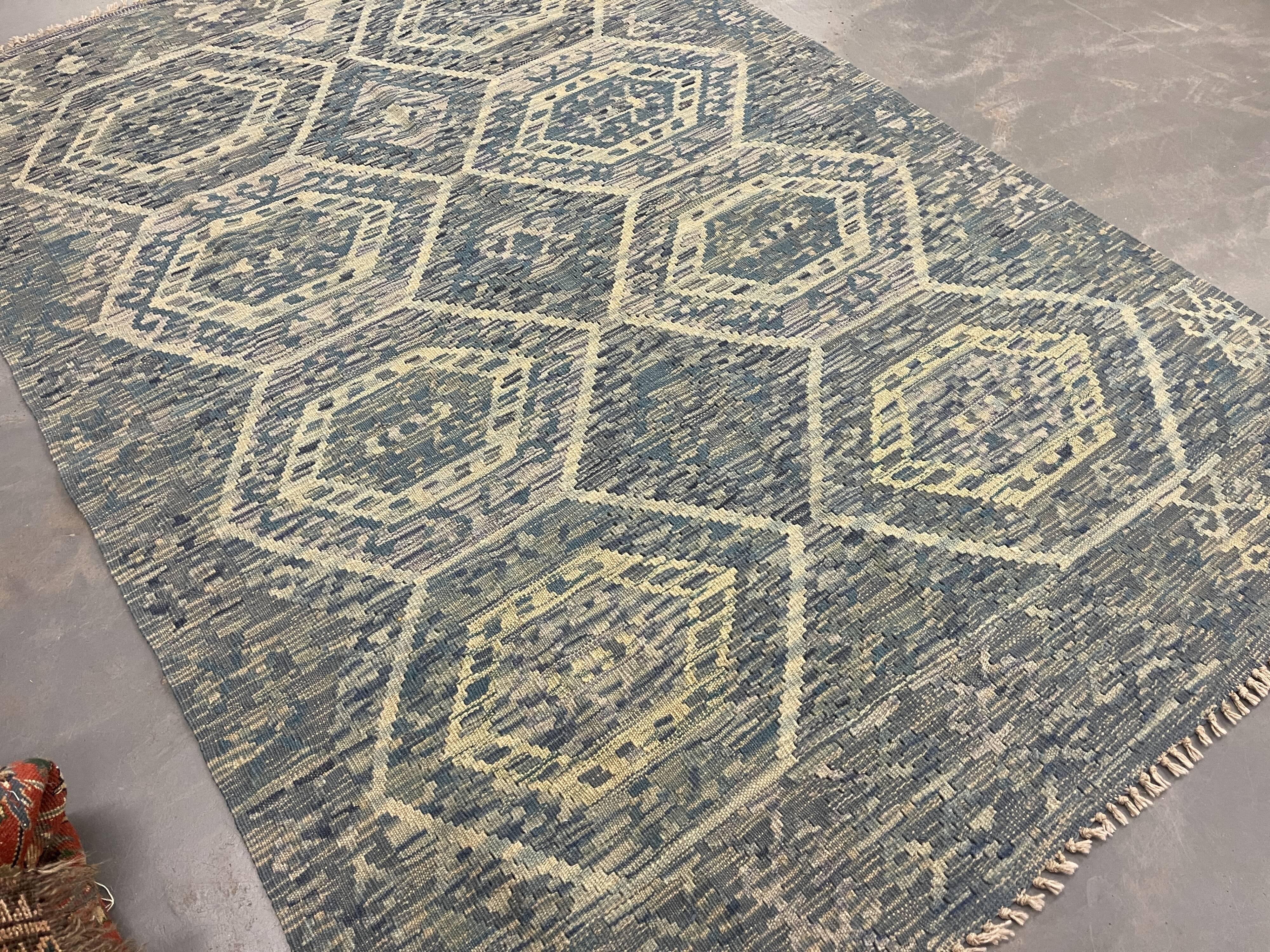 Geometric Kilim Rug, Bule Beige Contemporary Wool Carpet 195 x 128 cm