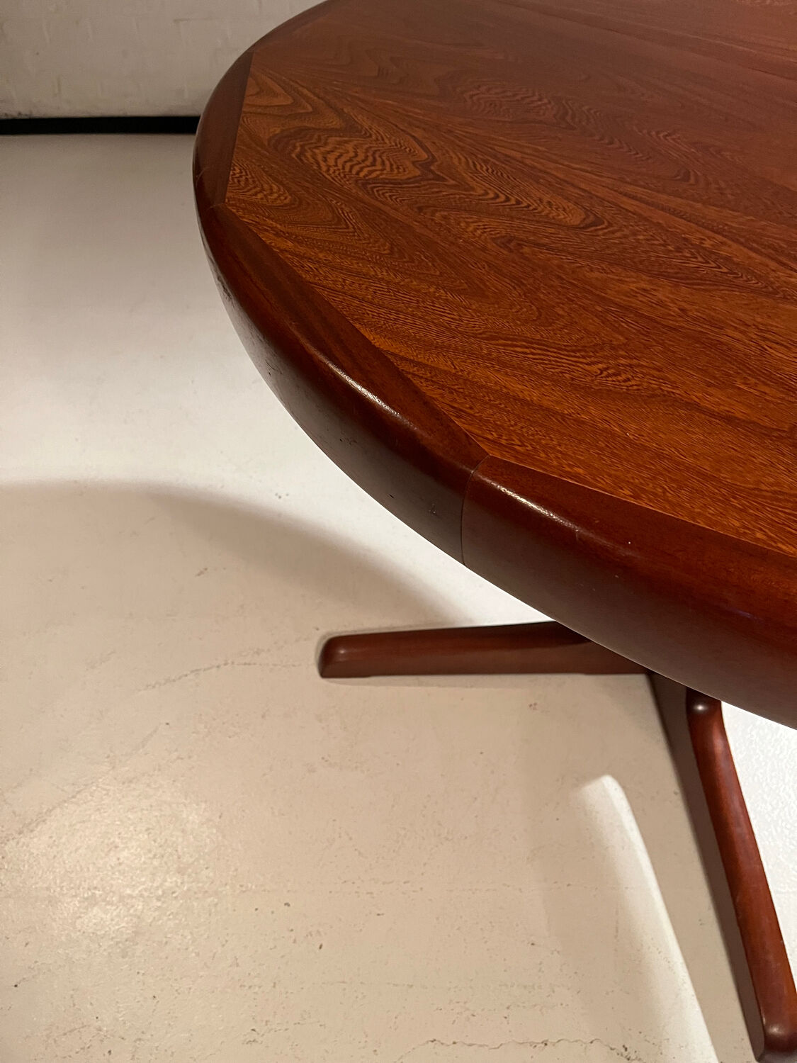 Vintage style Baumann table 110 cm