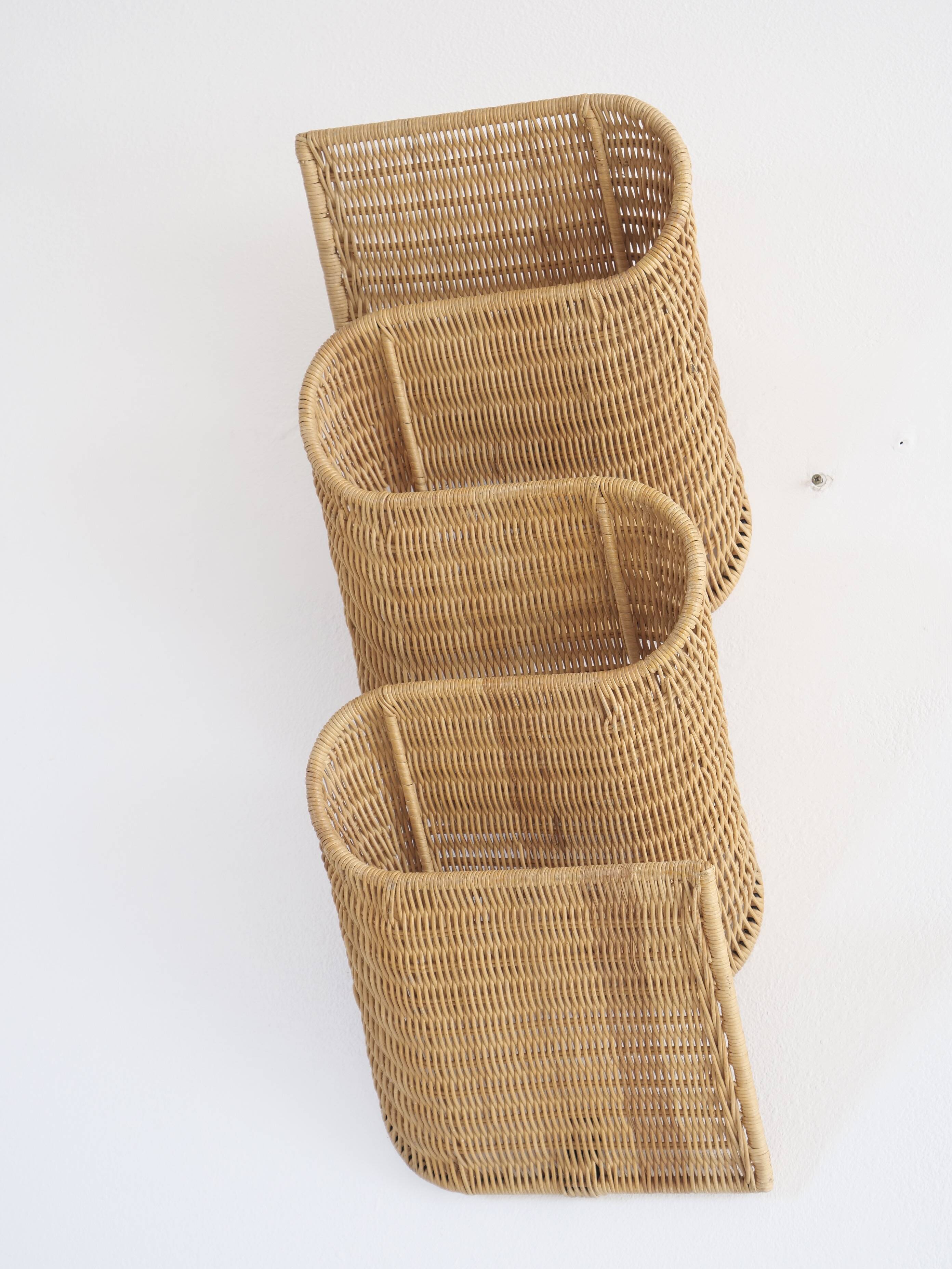 rattan wave wall-mounted magazine holder